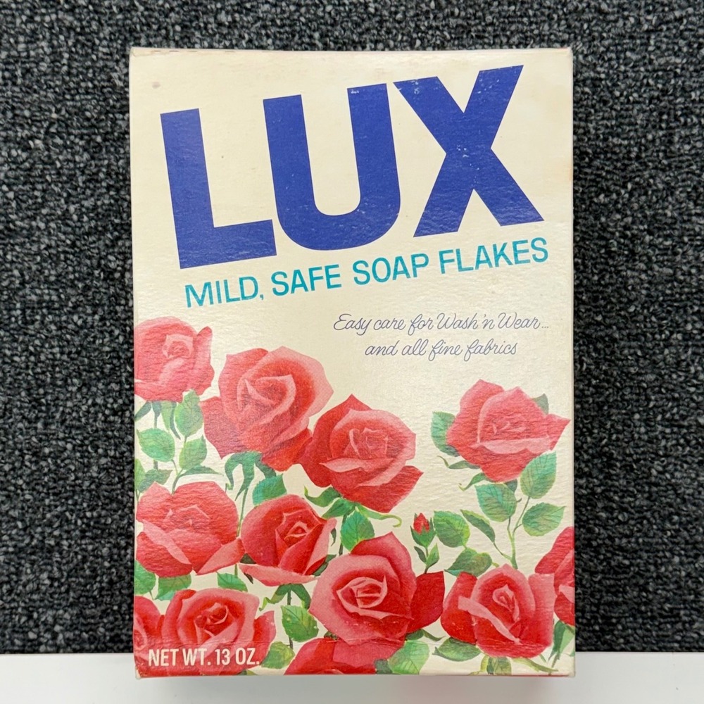 Vintage Lux Mild Safe Soap Flakes 13 oz Box Lever Brothers Rose‎ Graphics Decor